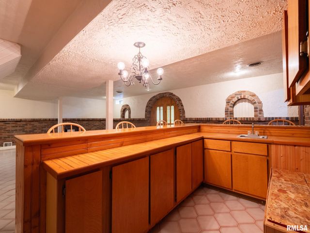 2 WINGED FOOT Drive, Pekin, IL 61554