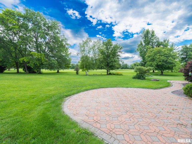 2 WINGED FOOT Drive, Pekin, IL 61554