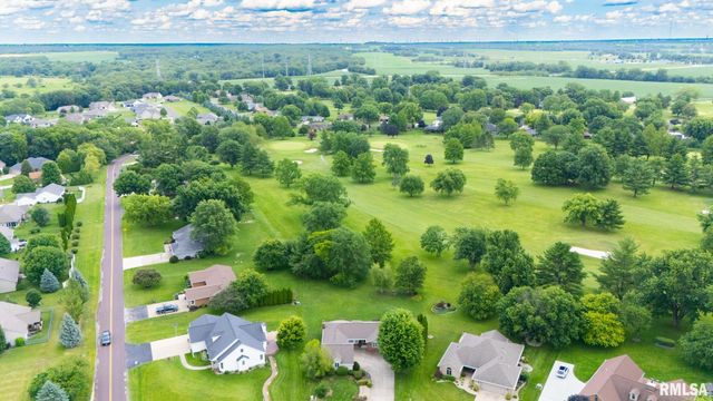 2 WINGED FOOT Drive, Pekin, IL 61554