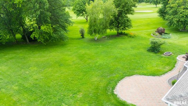 2 WINGED FOOT Drive, Pekin, IL 61554