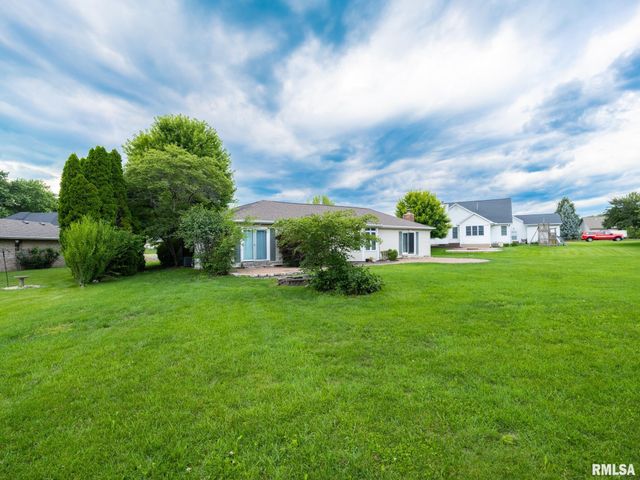 2 WINGED FOOT Drive, Pekin, IL 61554