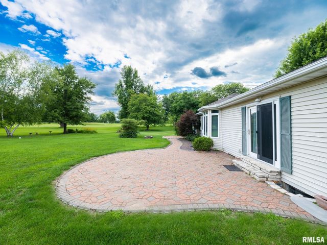 2 WINGED FOOT Drive, Pekin, IL 61554