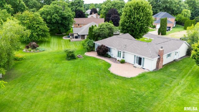 2 WINGED FOOT Drive, Pekin, IL 61554