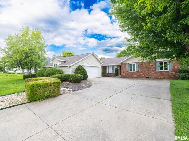 2 WINGED FOOT Drive, Pekin, IL 61554