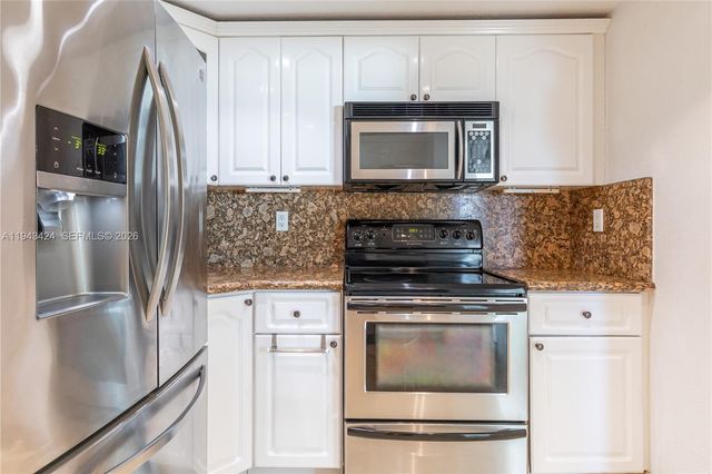 100 Bayview Dr 907, Sunny Isles Beach, FL 33160