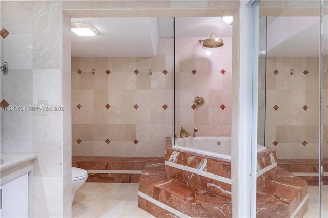 100 Bayview Dr 907, Sunny Isles Beach, FL 33160