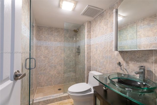 100 Bayview Dr 907, Sunny Isles Beach, FL 33160