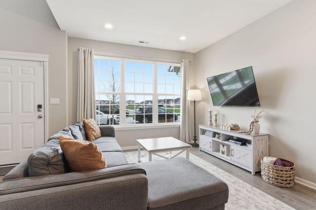 919 E 117th Place, Crown Point, IN 46307