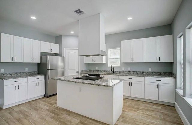 5754 Reed Rd B, Houston, TX 77033