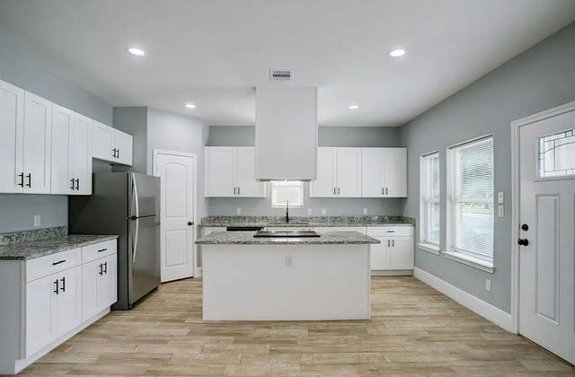 5754 Reed Rd B, Houston, TX 77033