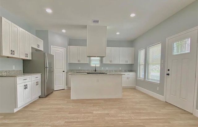 5754 Reed Rd B, Houston, TX 77033