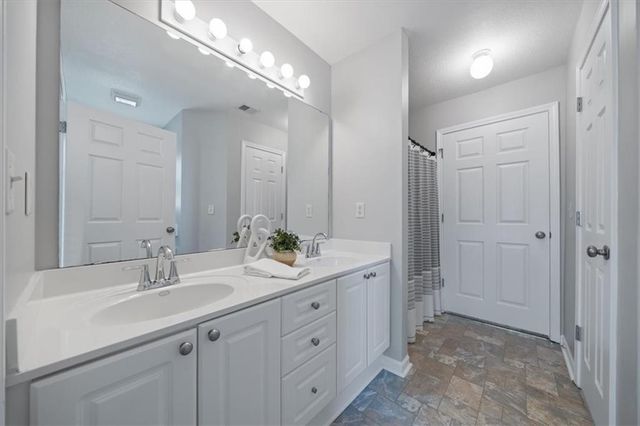 18630 W 158th Place 4801, Olathe, KS 66062