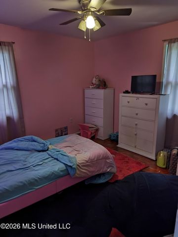 214 Oak Park Drive, Pearl, MS 39208