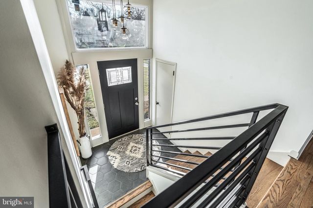 877 E PHILIP DR, Phoenixville, PA 19460