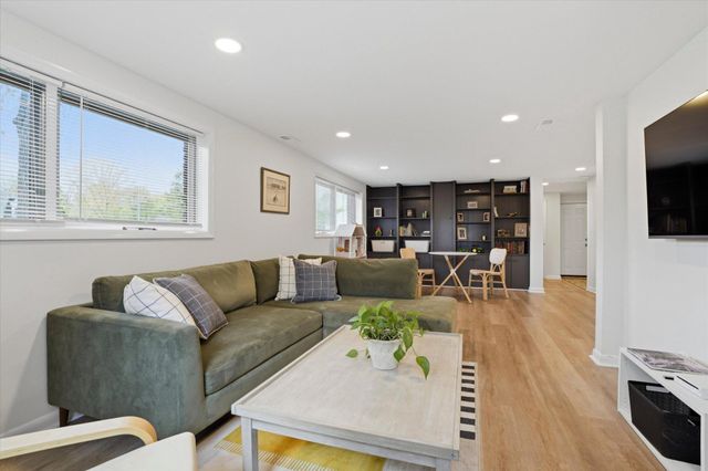877 E PHILIP DR, Phoenixville, PA 19460