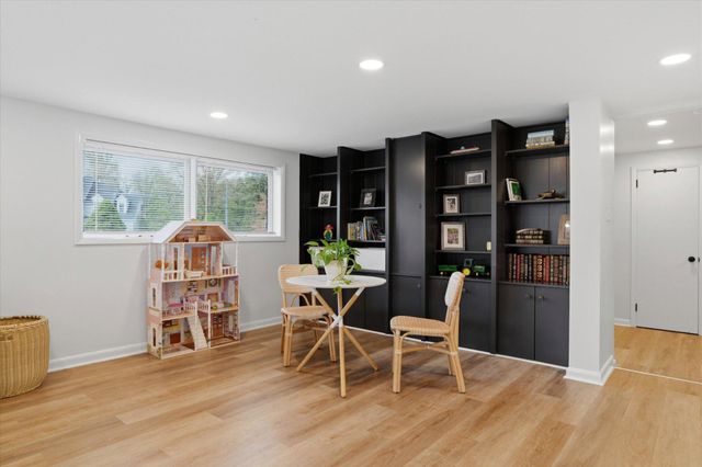 877 E PHILIP DR, Phoenixville, PA 19460