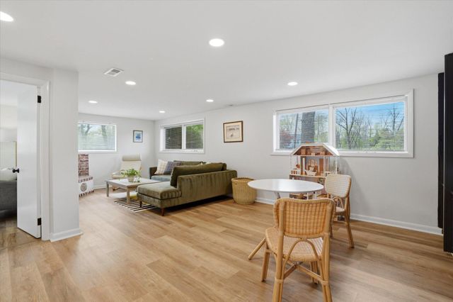 877 E PHILIP DR, Phoenixville, PA 19460
