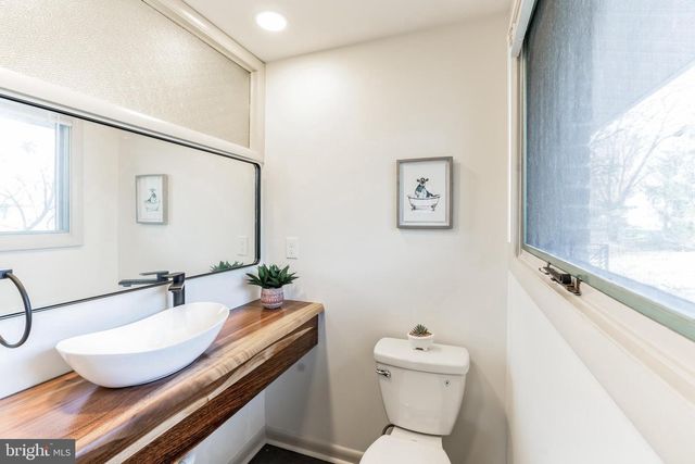 877 E PHILIP DR, Phoenixville, PA 19460