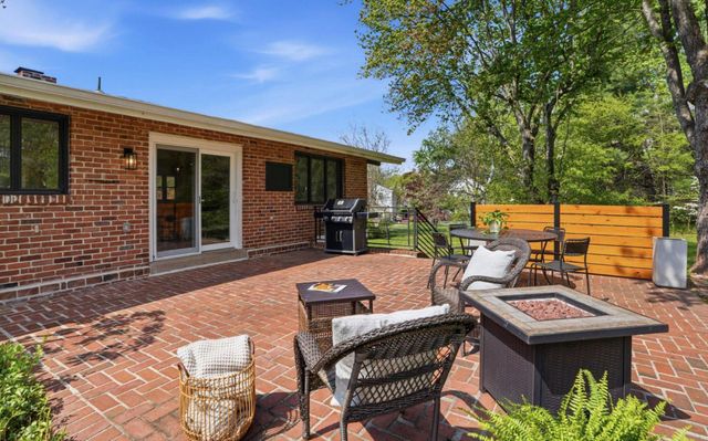 877 E PHILIP DR, Phoenixville, PA 19460