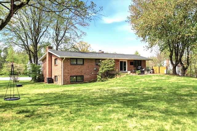 877 E PHILIP DR, Phoenixville, PA 19460