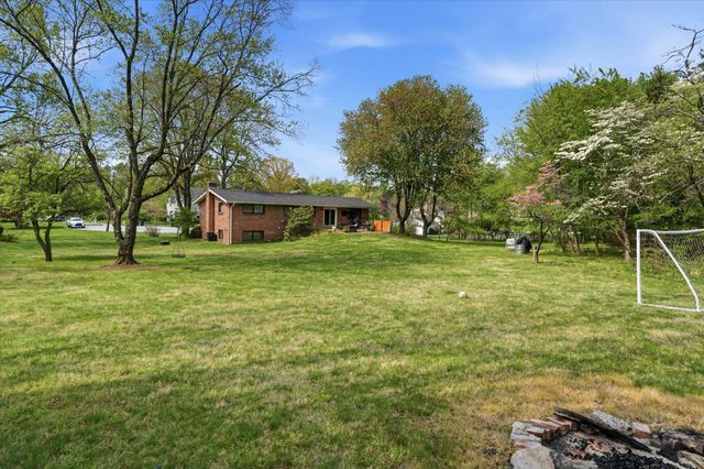 877 E PHILIP DR, Phoenixville, PA 19460