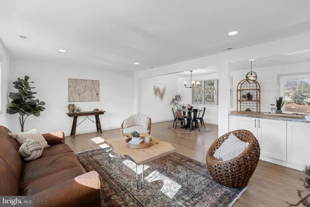 877 E PHILIP DR, Phoenixville, PA 19460