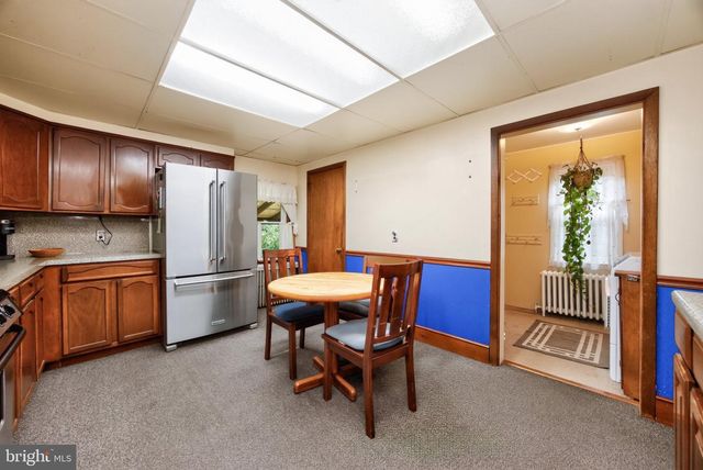 16 HILLTOWN PIKE, Line Lexington, PA 18932