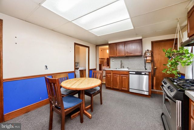 16 HILLTOWN PIKE, Line Lexington, PA 18932