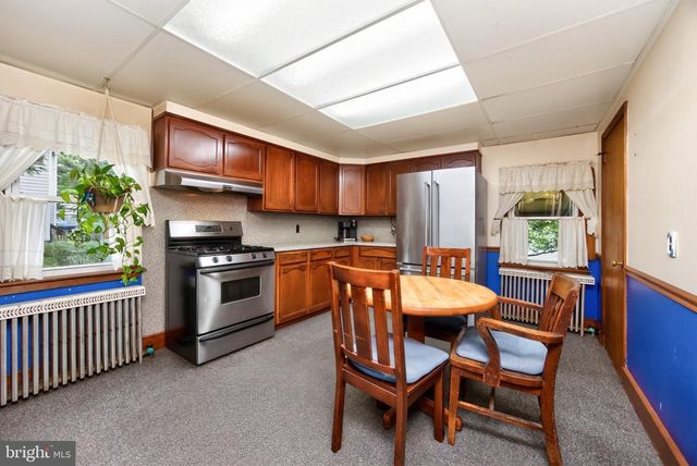 16 HILLTOWN PIKE, Line Lexington, PA 18932