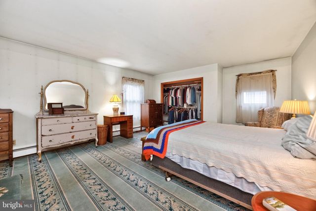 16 HILLTOWN PIKE, Line Lexington, PA 18932
