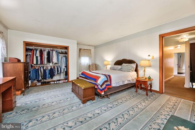 16 HILLTOWN PIKE, Line Lexington, PA 18932