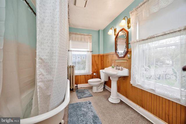 16 HILLTOWN PIKE, Line Lexington, PA 18932
