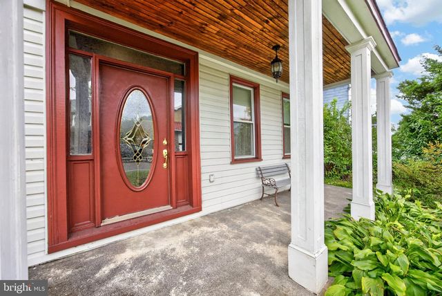 16 HILLTOWN PIKE, Line Lexington, PA 18932