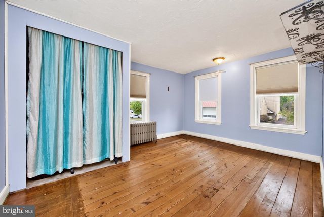 16 HILLTOWN PIKE, Line Lexington, PA 18932