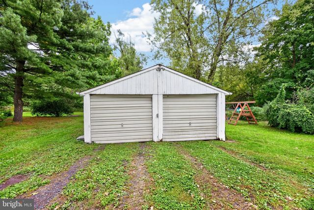 16 HILLTOWN PIKE, Line Lexington, PA 18932