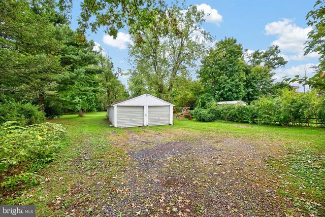 16 HILLTOWN PIKE, Line Lexington, PA 18932