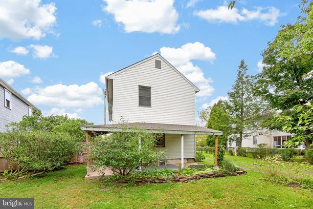 16 HILLTOWN PIKE, Line Lexington, PA 18932