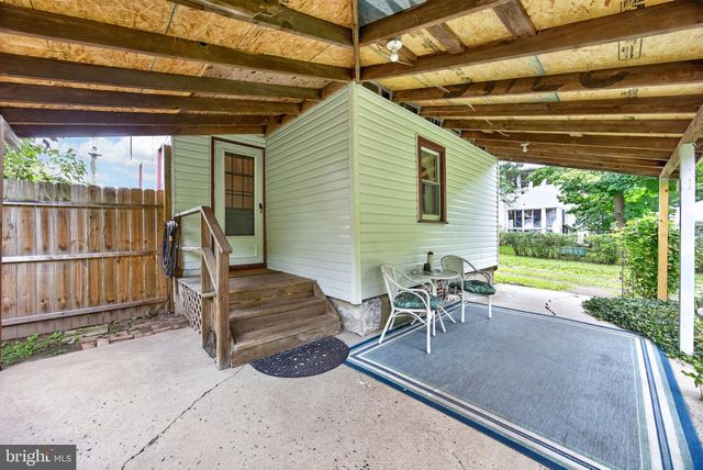 16 HILLTOWN PIKE, Line Lexington, PA 18932