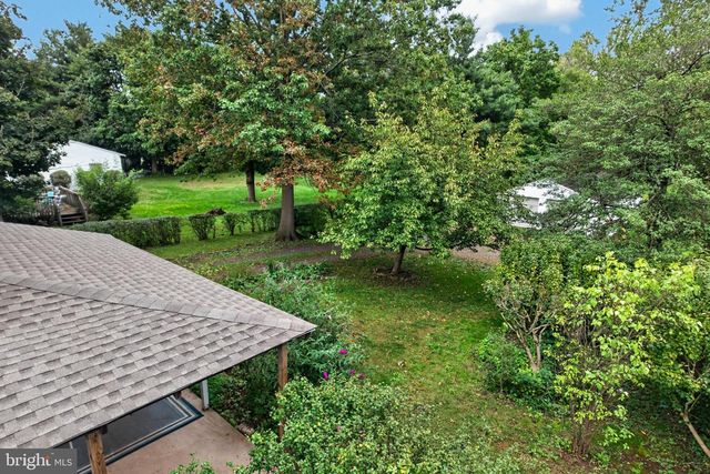 16 HILLTOWN PIKE, Line Lexington, PA 18932