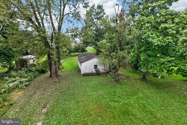 16 HILLTOWN PIKE, Line Lexington, PA 18932