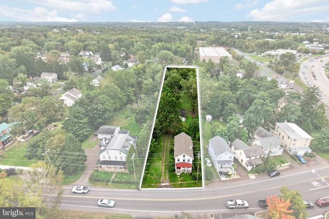 16 HILLTOWN PIKE, Line Lexington, PA 18932
