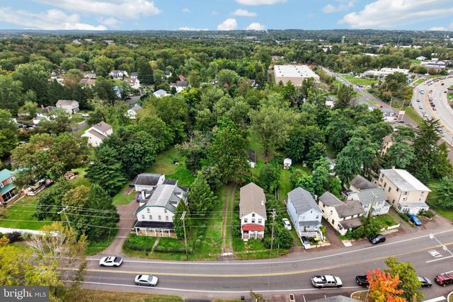 16 HILLTOWN PIKE, Line Lexington, PA 18932