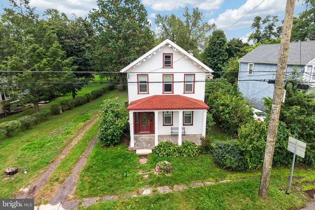 16 HILLTOWN PIKE, Line Lexington, PA 18932