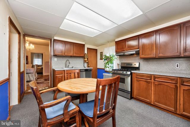 16 HILLTOWN PIKE, Line Lexington, PA 18932