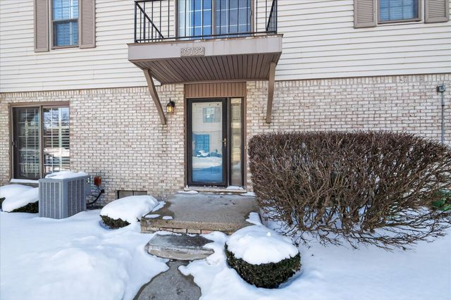 35132 N Bay Circle 16, Harrison Twp, MI 48045