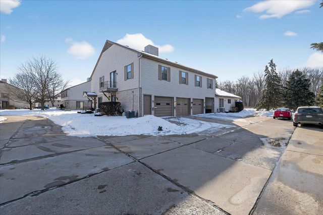 35132 N Bay Circle 16, Harrison Twp, MI 48045