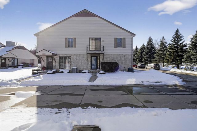 35132 N Bay Circle 16, Harrison Twp, MI 48045