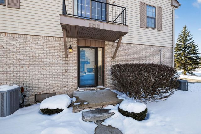 35132 N Bay Circle 16, Harrison Twp, MI 48045