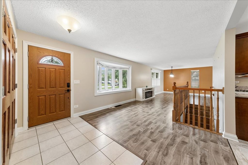 418 S Fairfield Avenue, Lombard, IL 60148 — photo 2