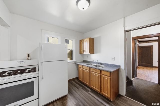 1811 W AYRES Avenue, Peoria, IL 61606